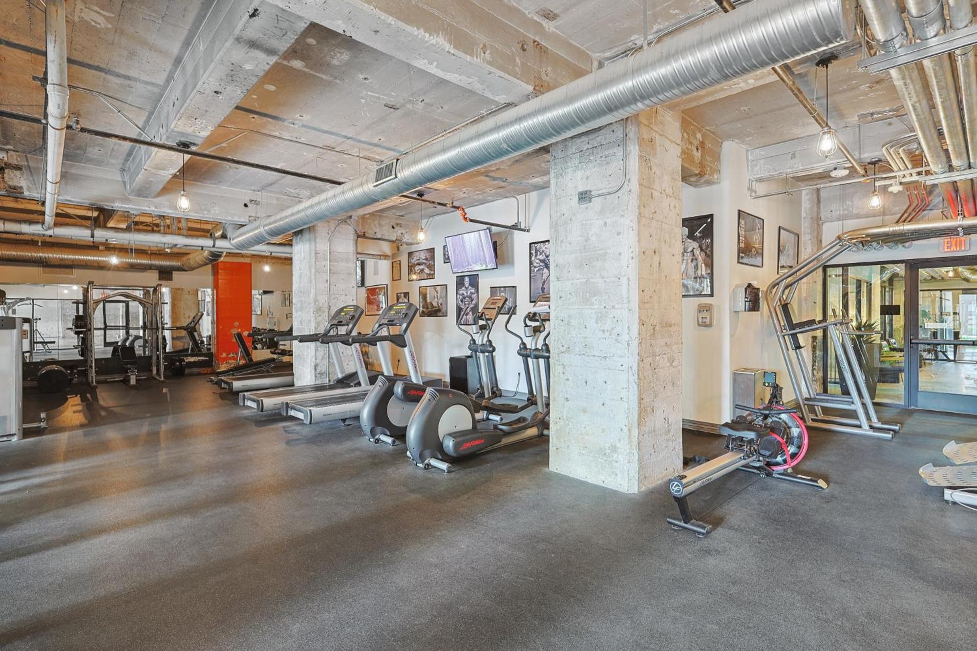 Spacious Downtown Loft-Gym-Pool-Free Valet Parking Apartment Dallas Exterior photo